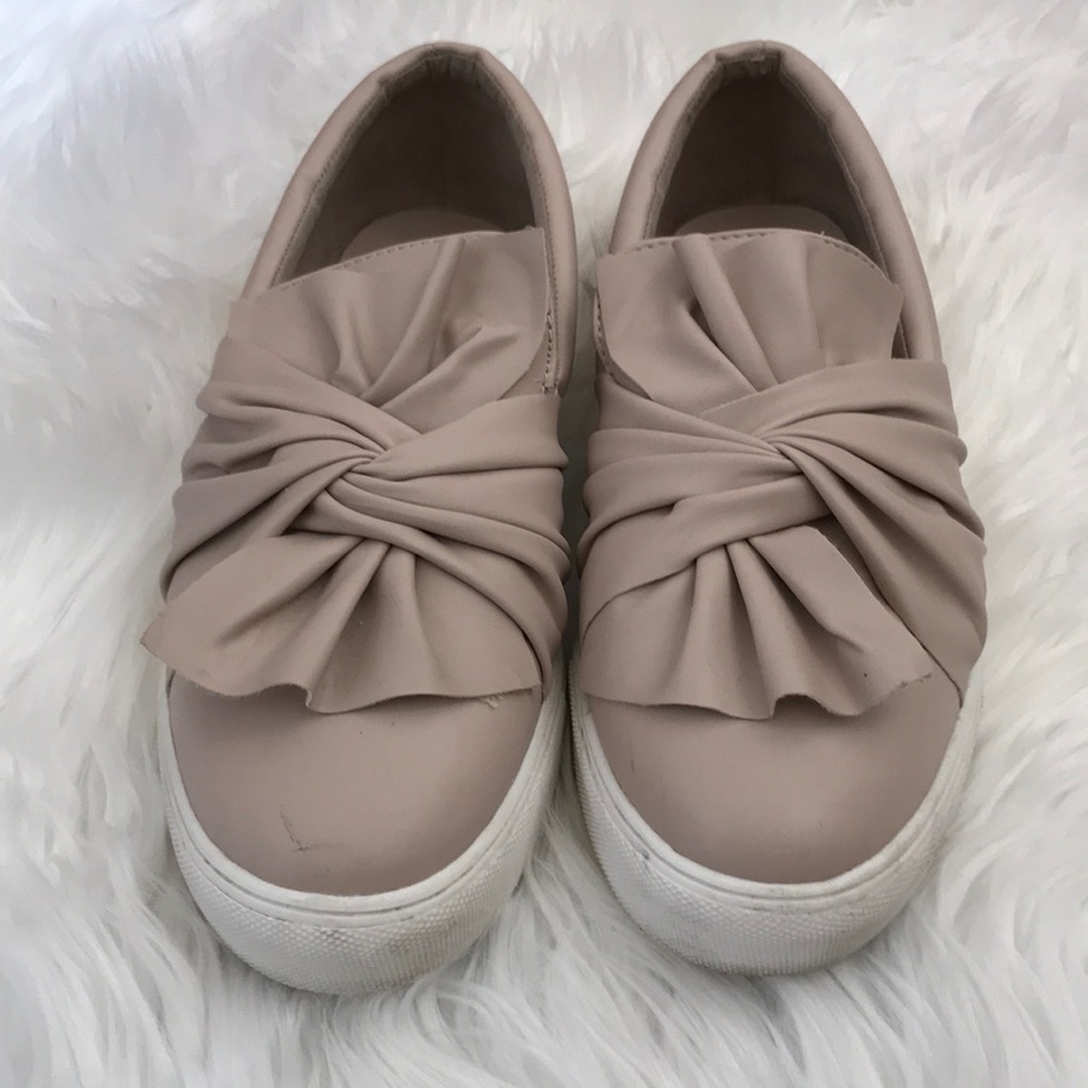 Mia Tan Size 9.5 Slip-On Bow Shoes